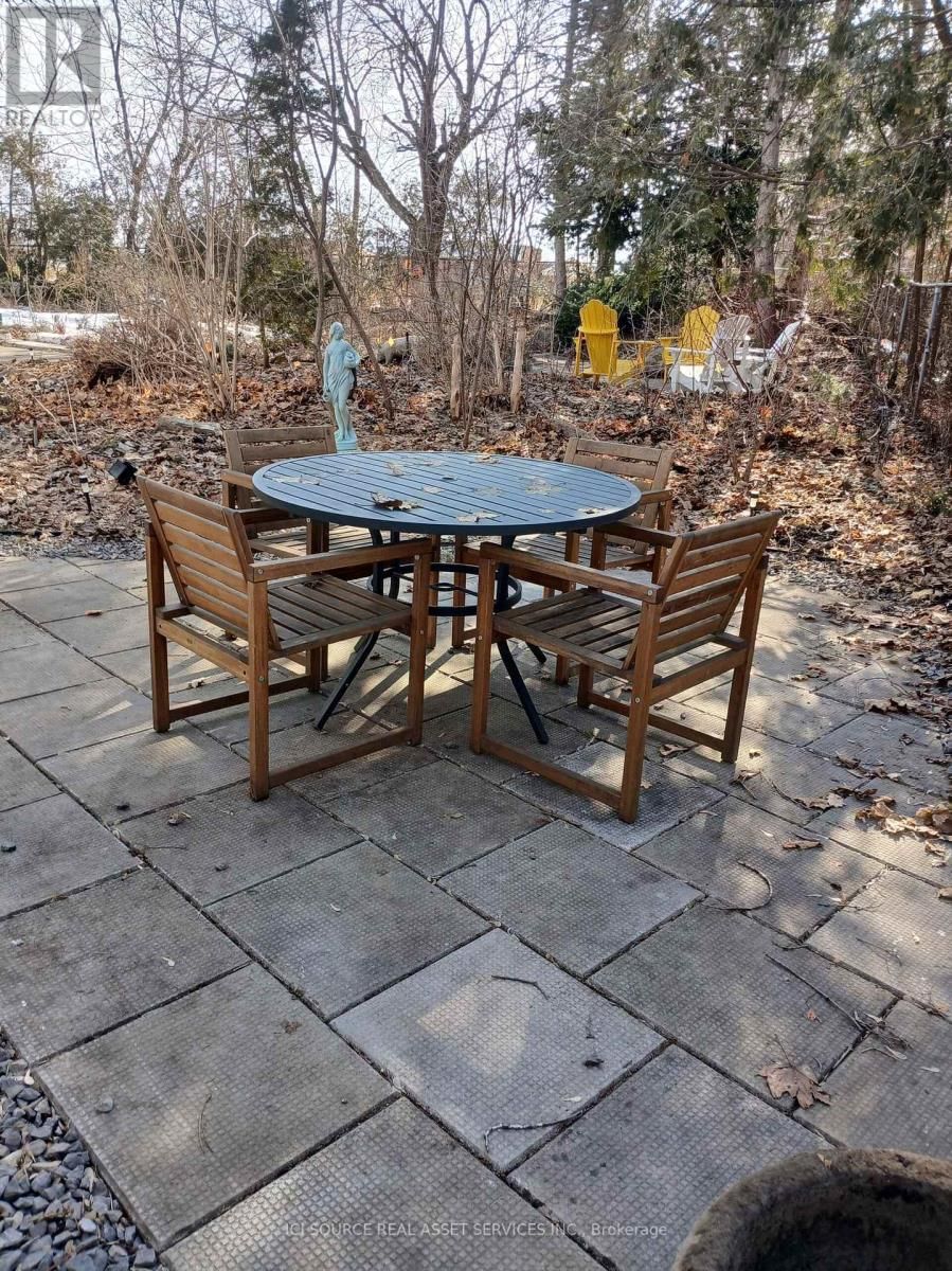 216 BROCKVILLE STREET Image 37