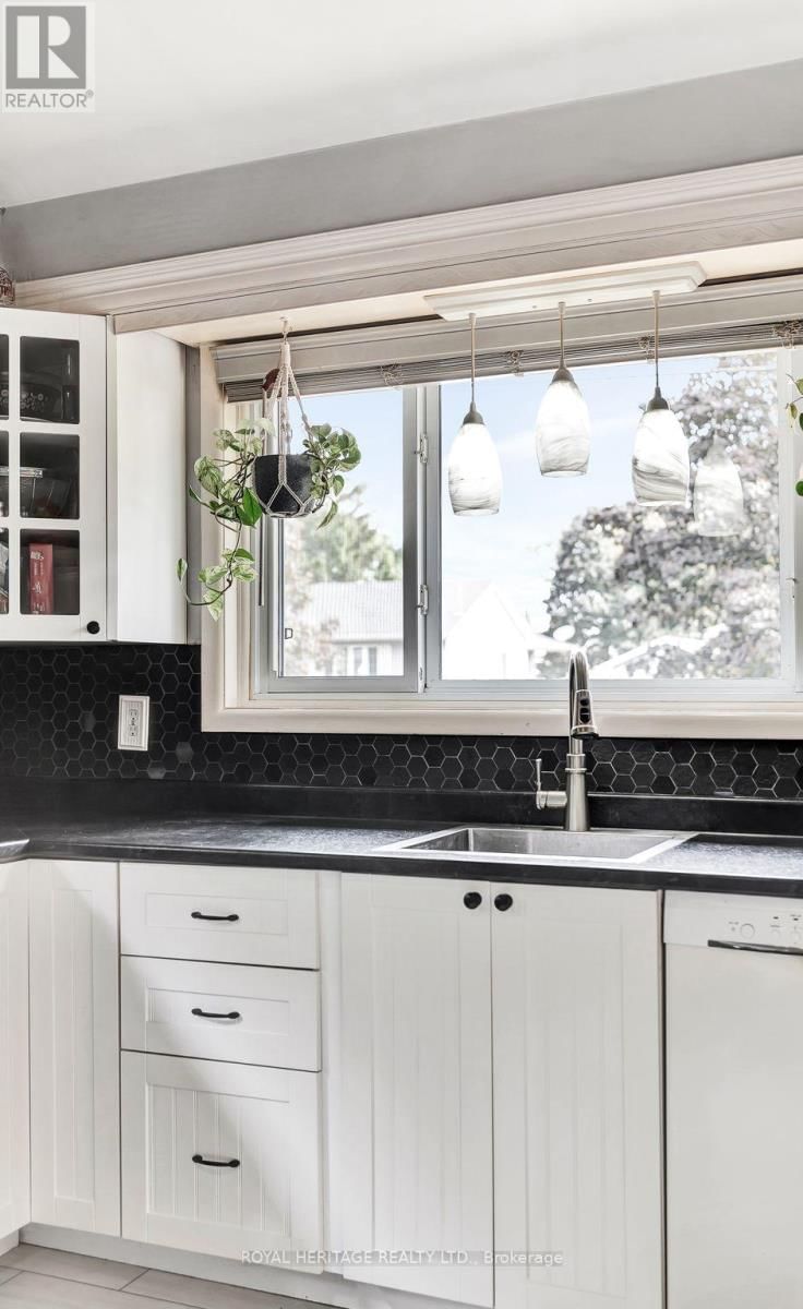 32 GLEN ROAD Image 10