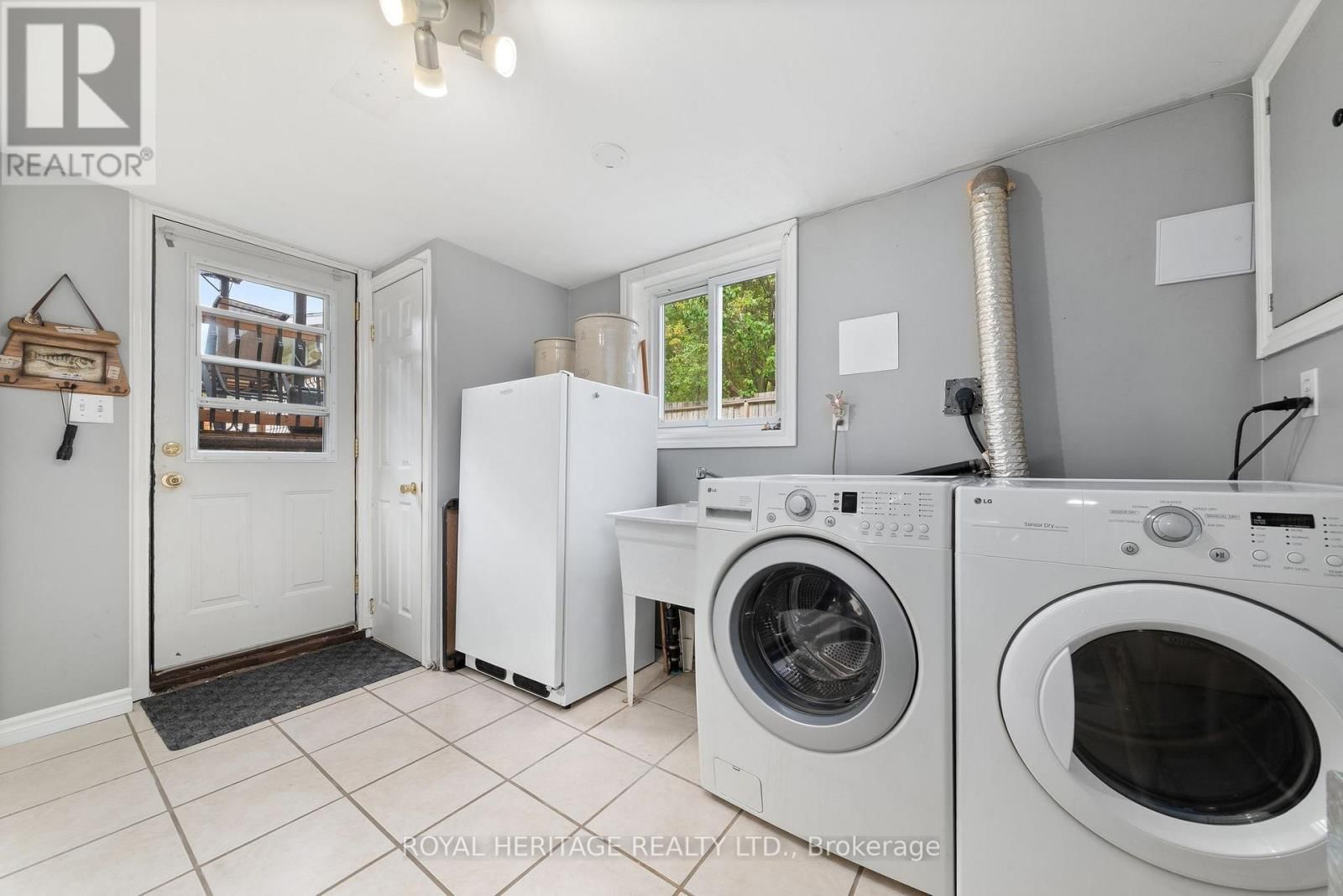 32 GLEN ROAD Image 31