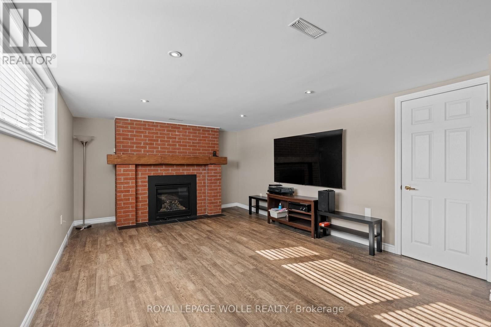 218 ARRIS CRESCENT Image 29