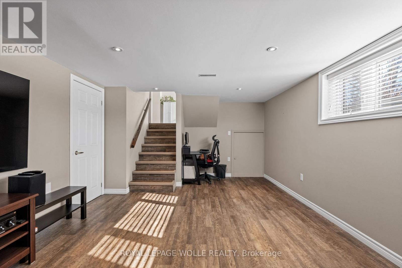 218 ARRIS CRESCENT Image 31