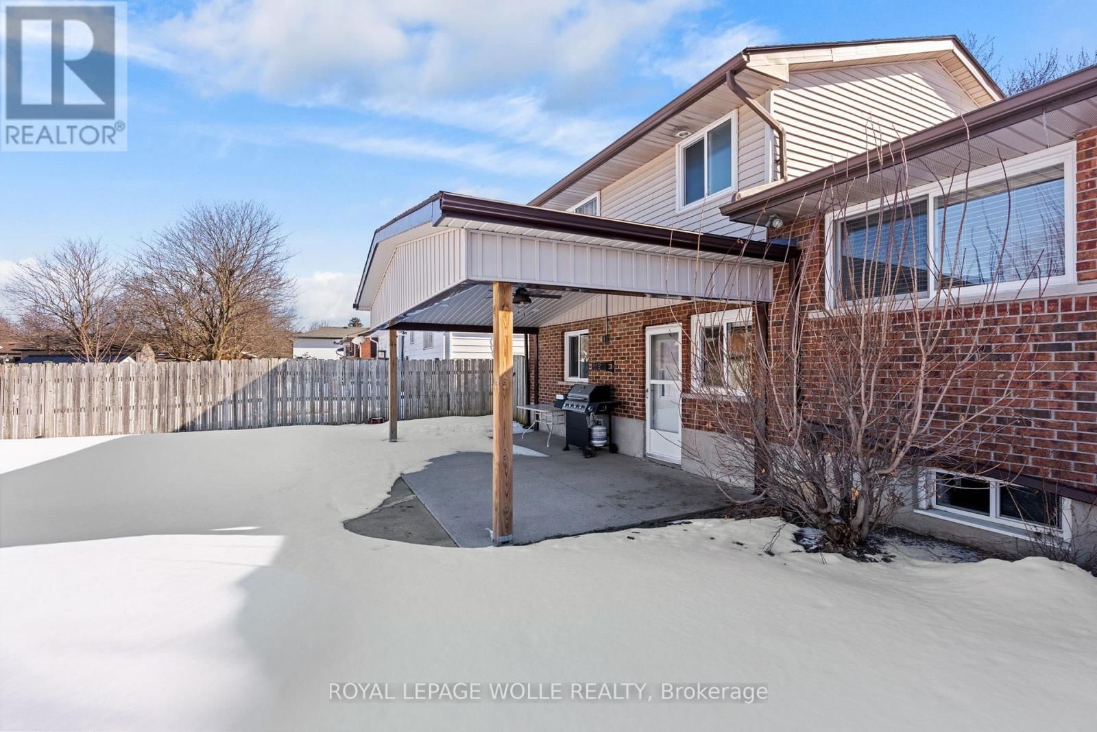 218 ARRIS CRESCENT Image 37