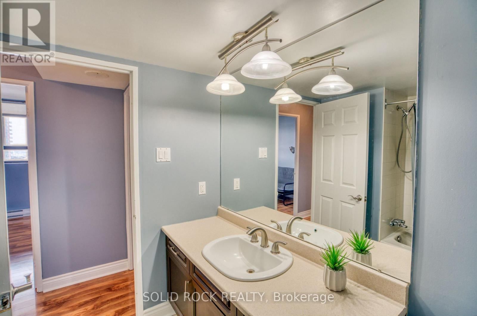 1907 - 475 LAURIER AVENUE WEST Image 21