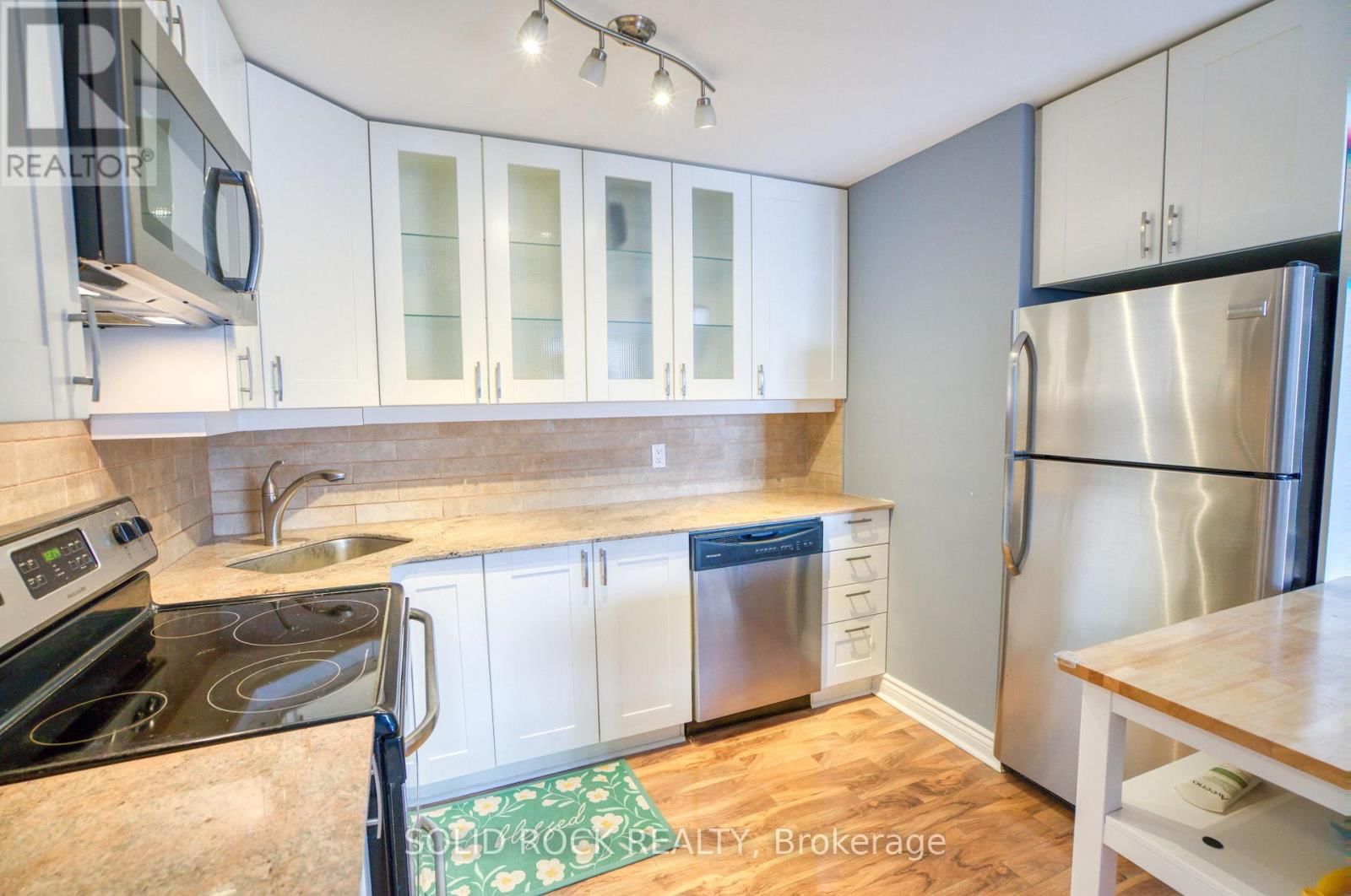 1907 - 475 LAURIER AVENUE WEST Image 9