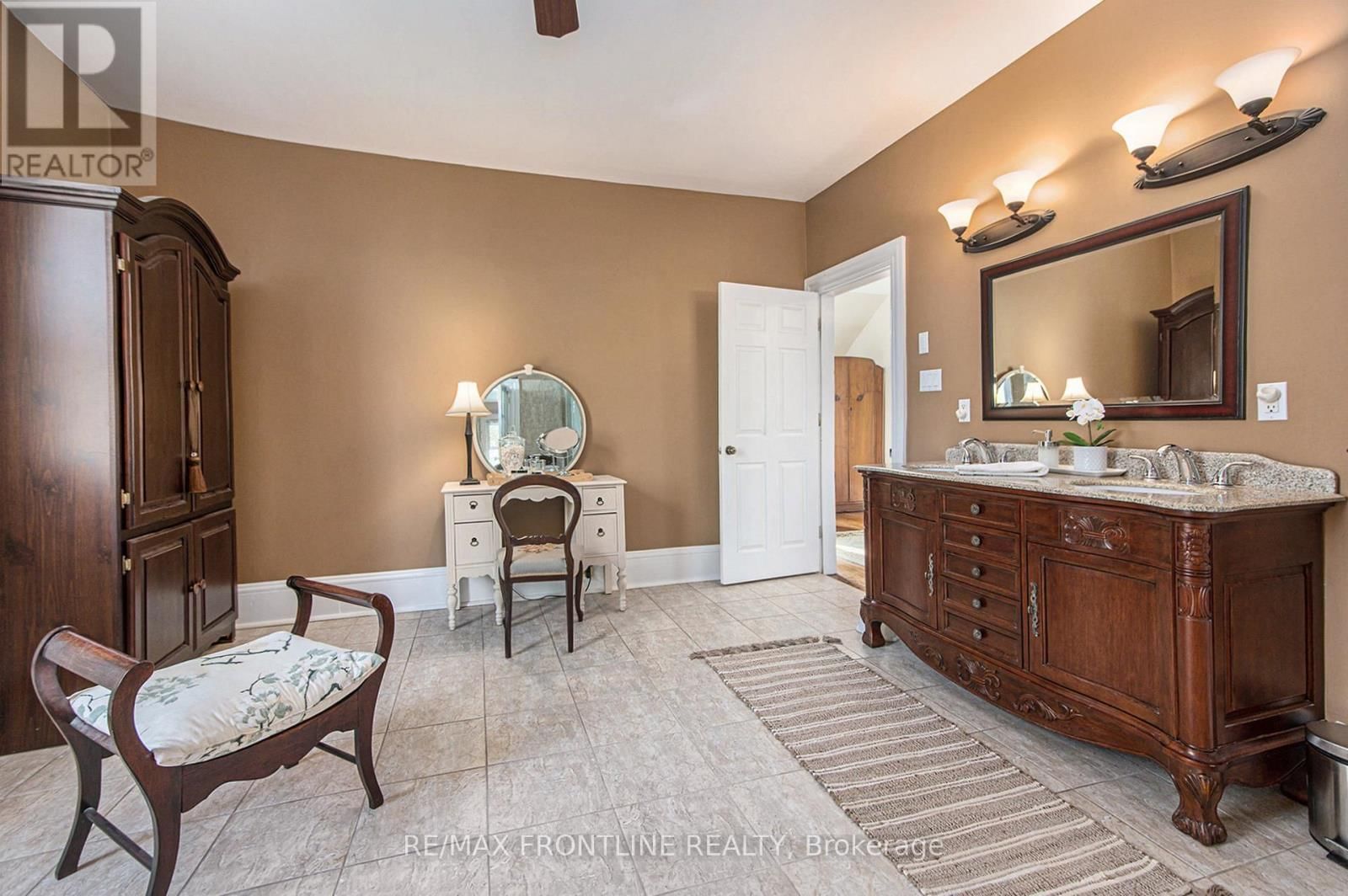 2 GEORGE STREET NORTH Image 26