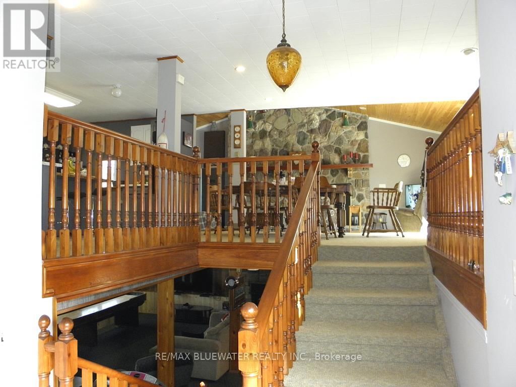 6386 VICTORIA AVENUE Image 11