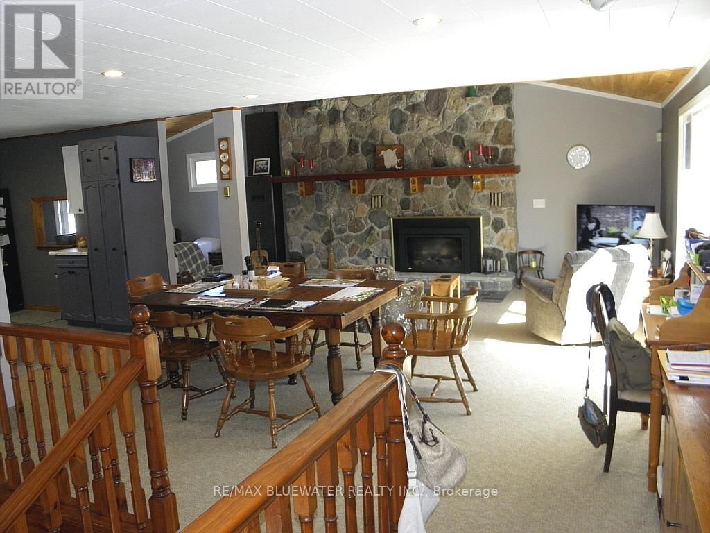 6386 VICTORIA AVENUE Image 12