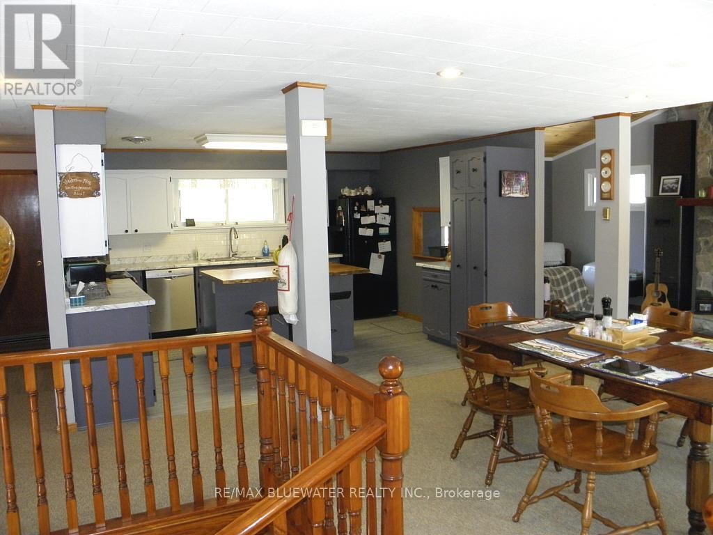 6386 VICTORIA AVENUE Image 14