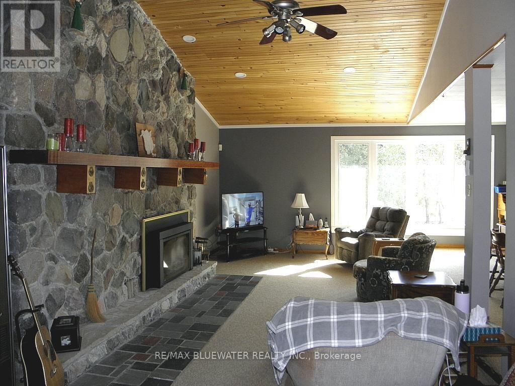 6386 VICTORIA AVENUE Image 15