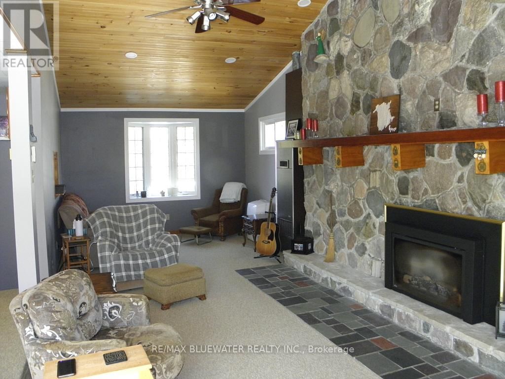 6386 VICTORIA AVENUE Image 18