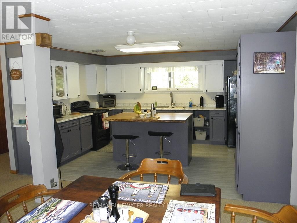 6386 VICTORIA AVENUE Image 19