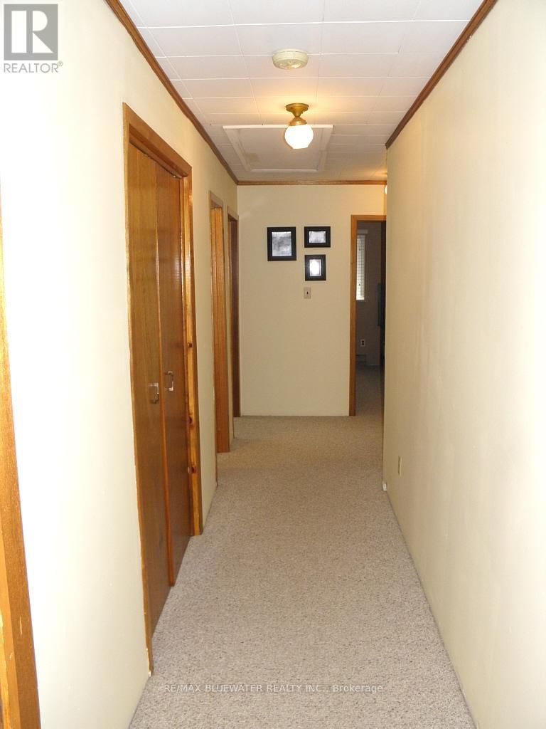 6386 VICTORIA AVENUE Image 20