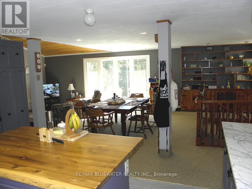 6386 VICTORIA AVENUE Image 22