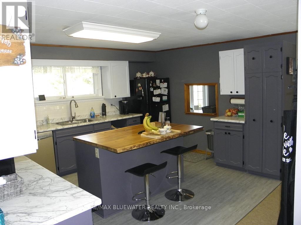 6386 VICTORIA AVENUE Image 23