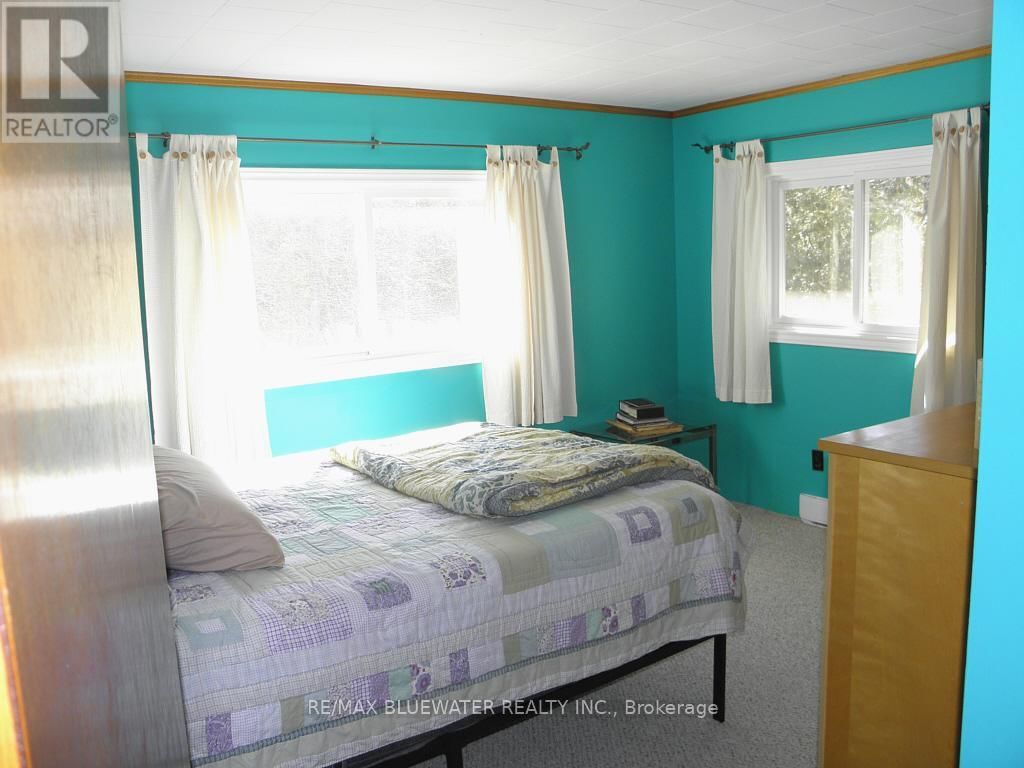 6386 VICTORIA AVENUE Image 24