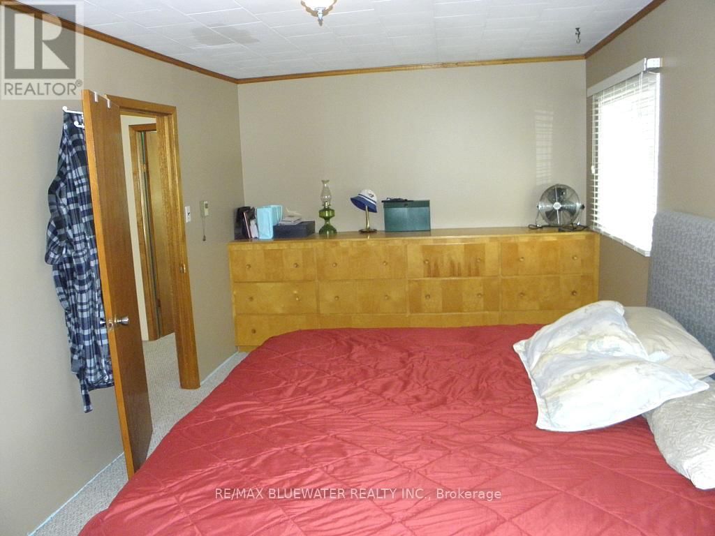 6386 VICTORIA AVENUE Image 26