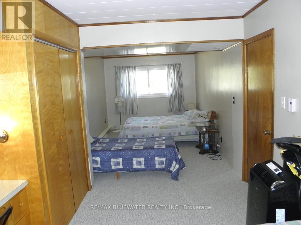 6386 VICTORIA AVENUE Image 28