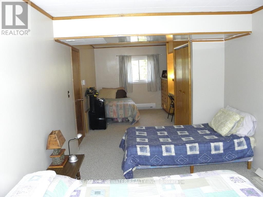 6386 VICTORIA AVENUE Image 29