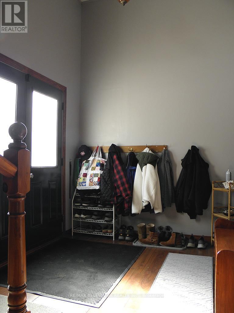 6386 VICTORIA AVENUE Image 30