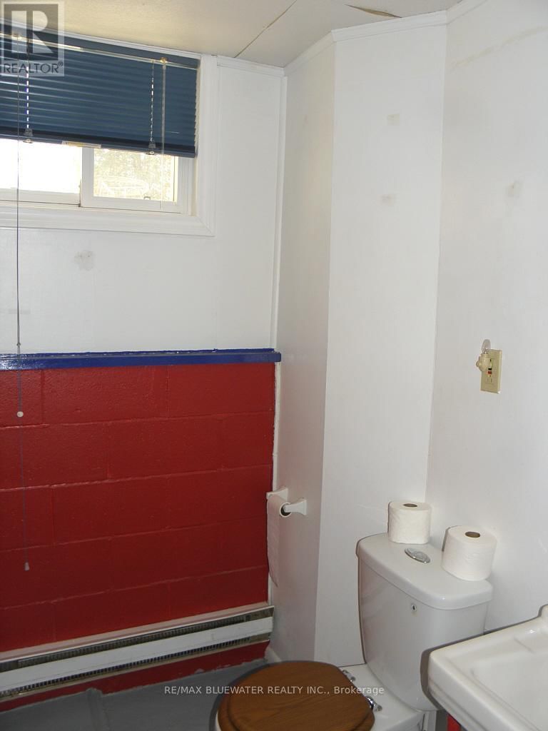 6386 VICTORIA AVENUE Image 31