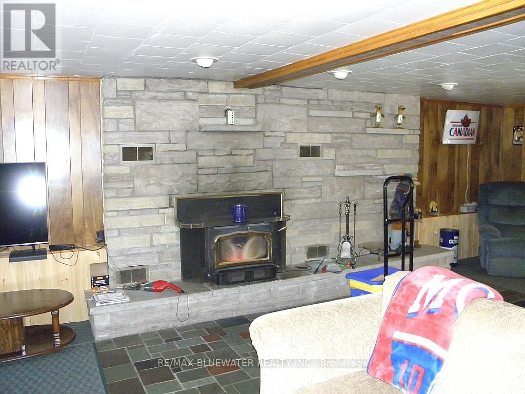 6386 VICTORIA AVENUE Image 35