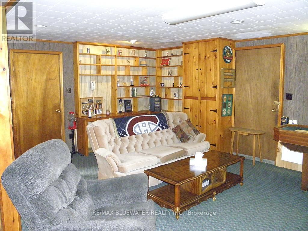 6386 VICTORIA AVENUE Image 36