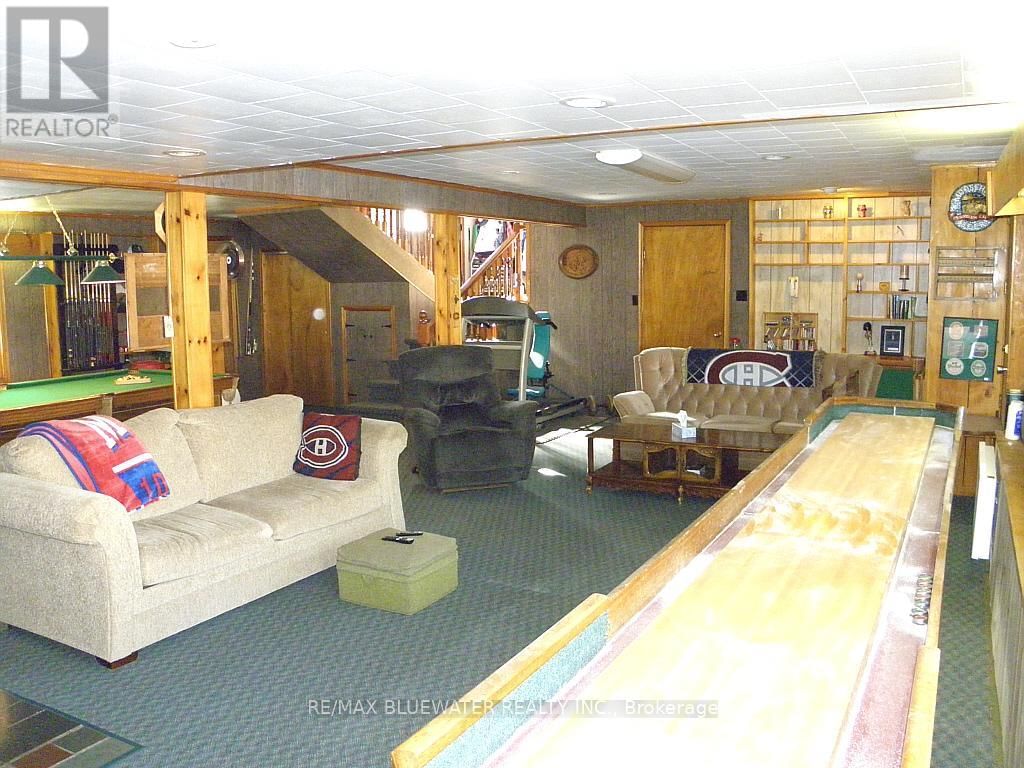 6386 VICTORIA AVENUE Image 37