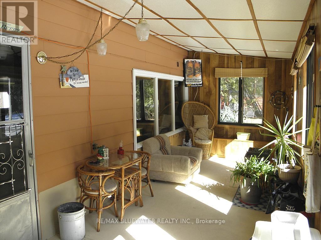 6386 VICTORIA AVENUE Image 38