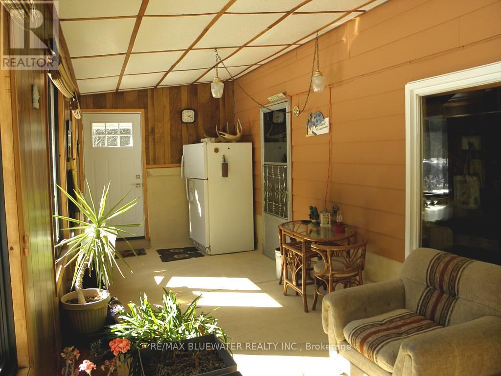 6386 VICTORIA AVENUE Image 39