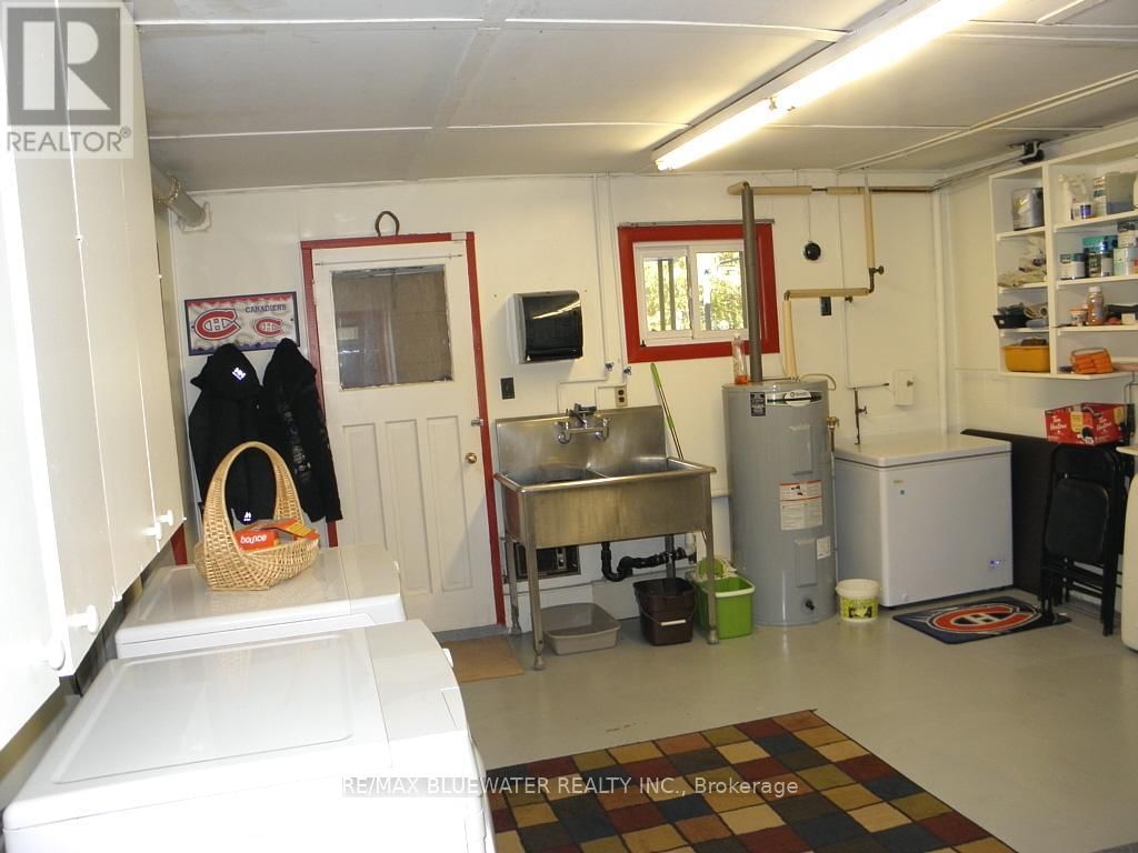 6386 VICTORIA AVENUE Image 40