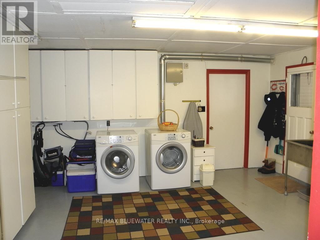 6386 VICTORIA AVENUE Image 41