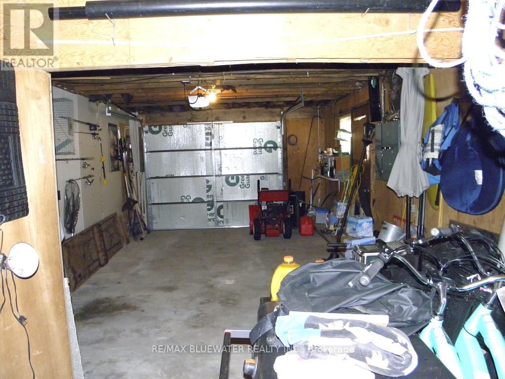 6386 VICTORIA AVENUE Image 42