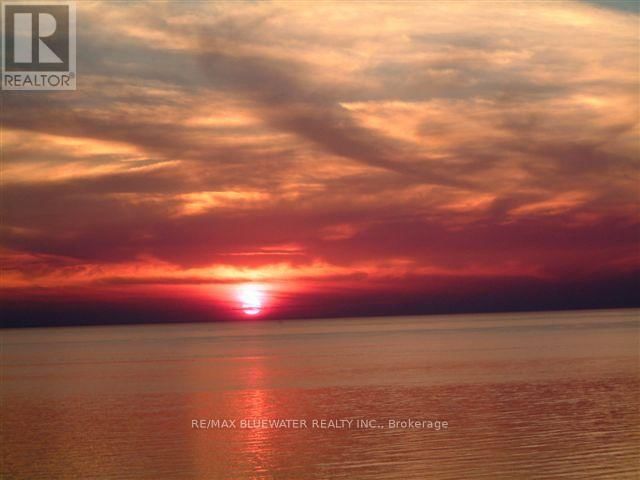 6386 VICTORIA AVENUE Image 45