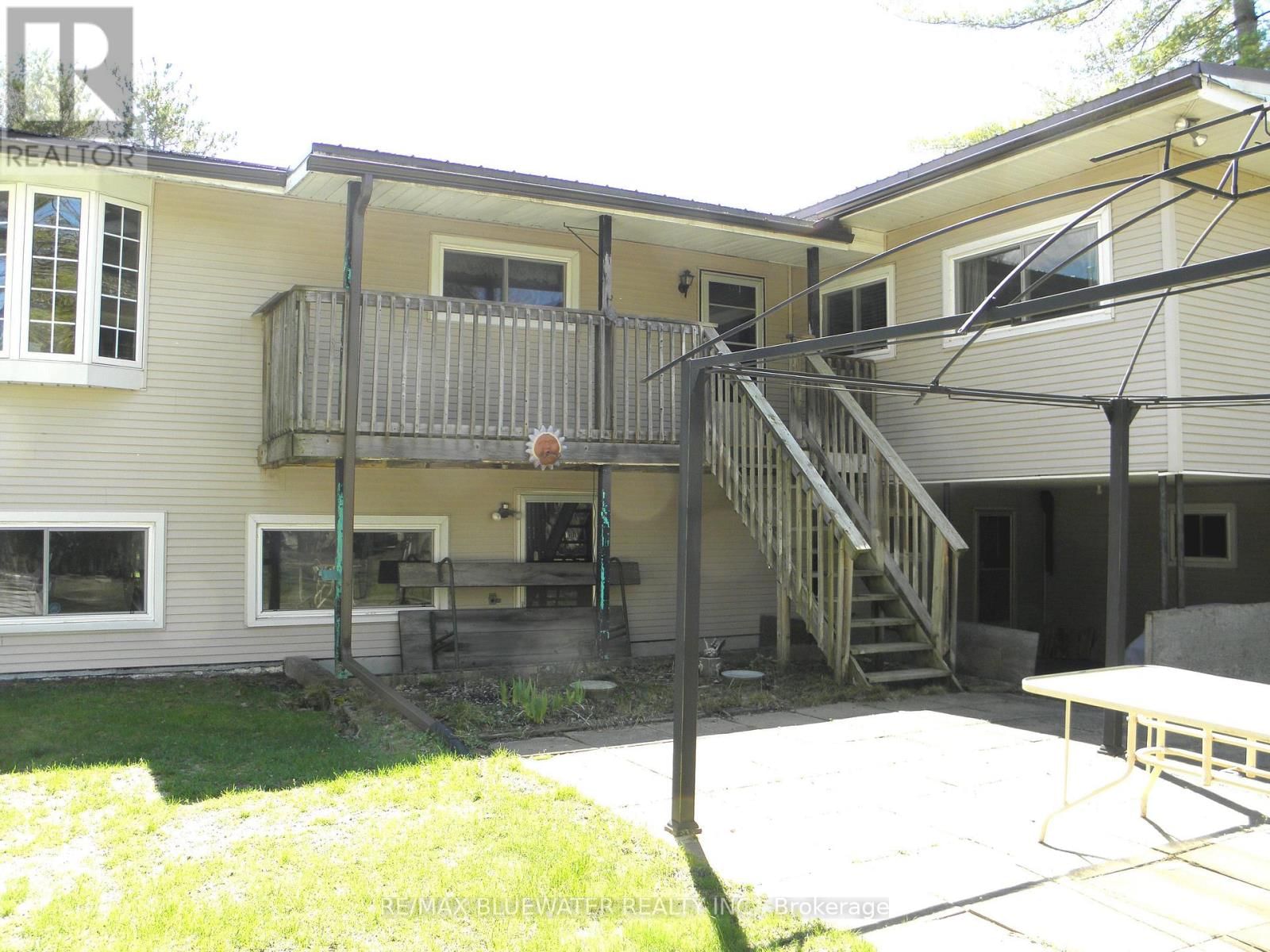 6386 VICTORIA AVENUE Image 8