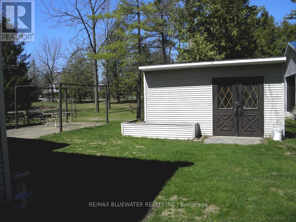 6386 VICTORIA AVENUE Image 9