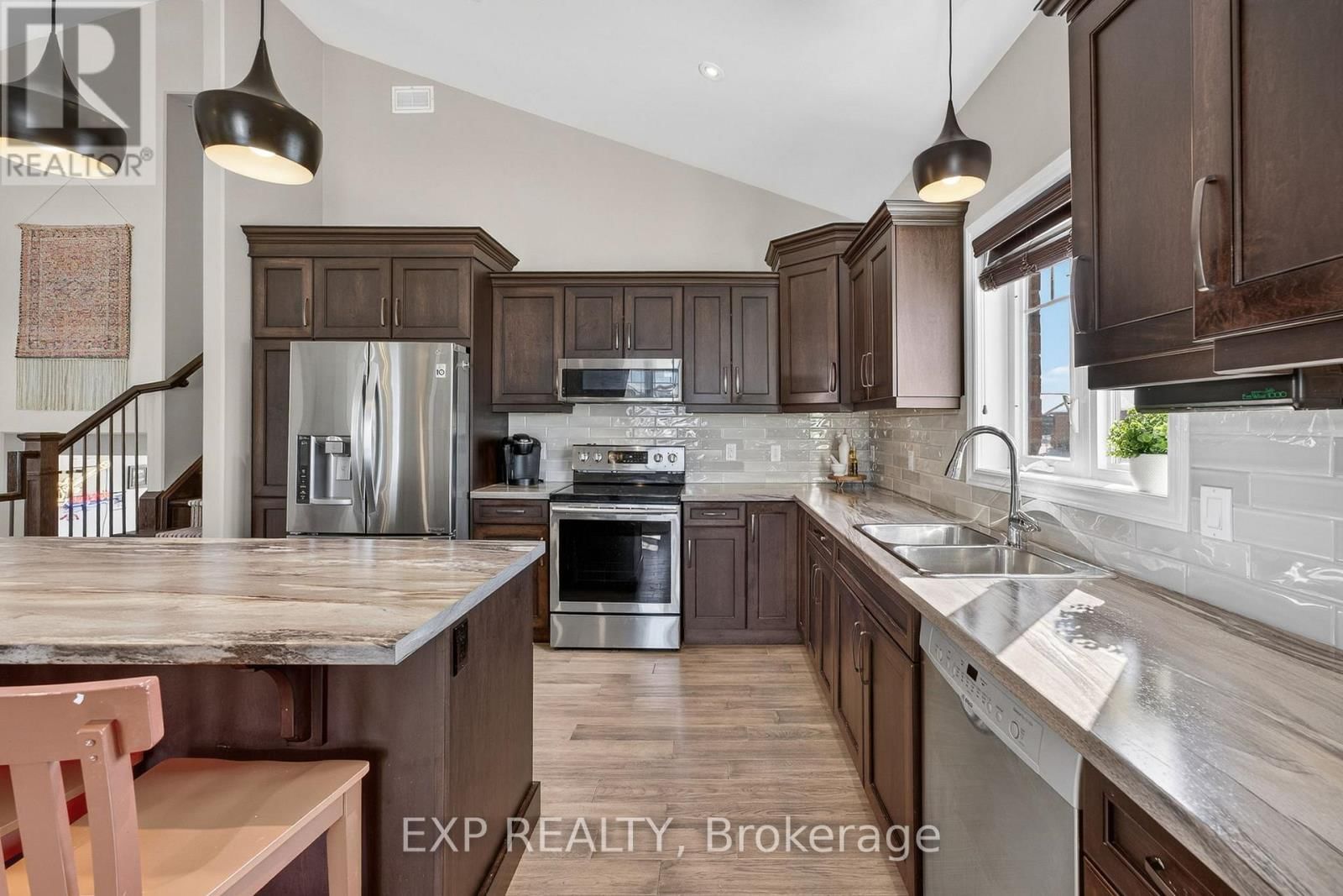 15 KEMPTON AVENUE Image 5