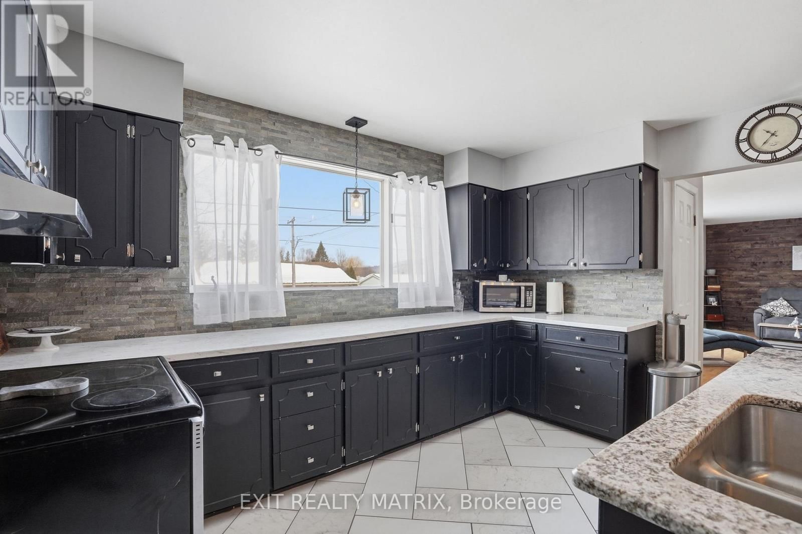 635 FRONT ROAD WEST Image 11