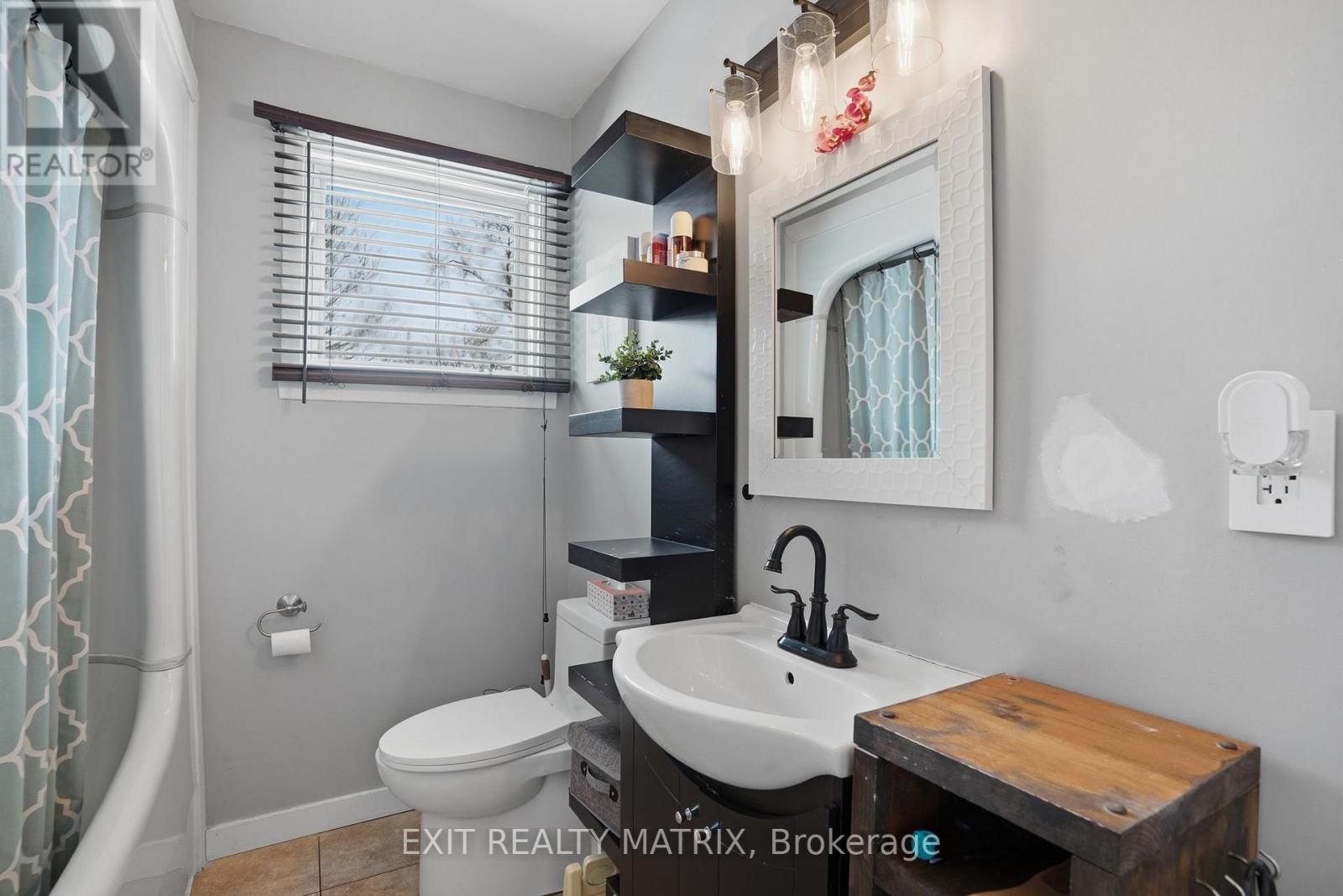 635 FRONT ROAD WEST Image 18