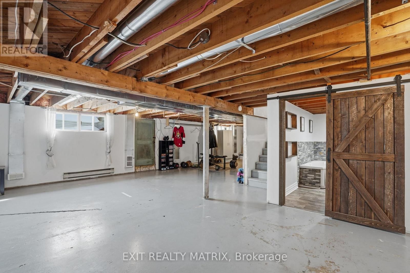 635 FRONT ROAD WEST Image 20