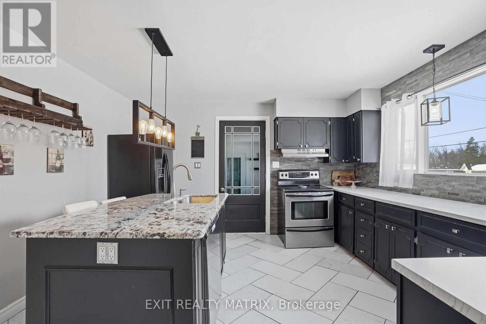 635 FRONT ROAD WEST Image 9