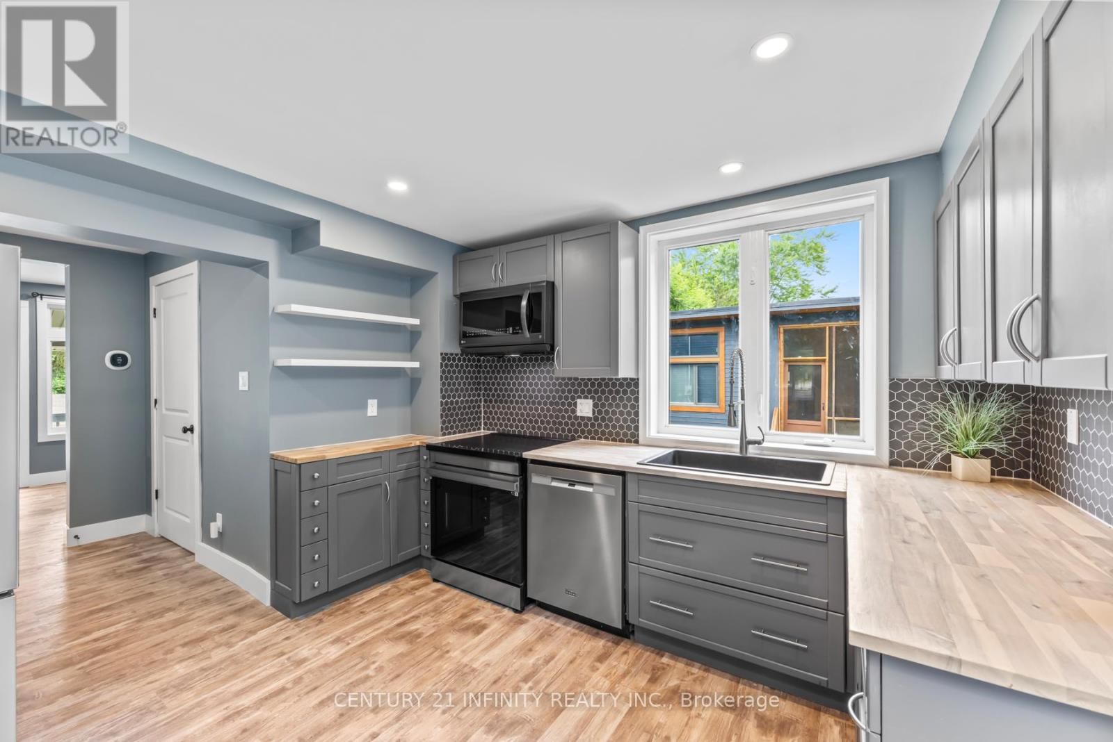 11 CAMPBELL STREET Image 23