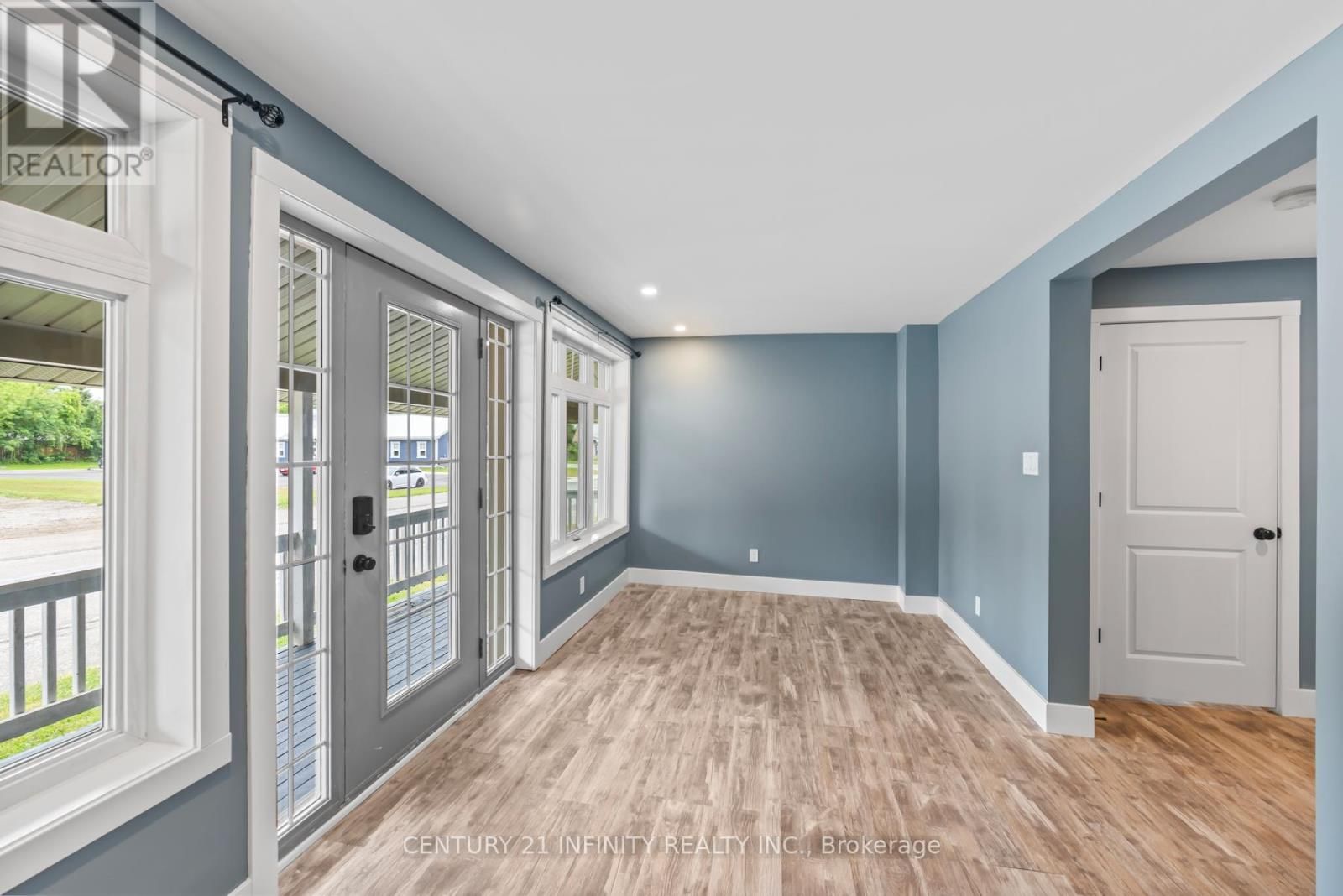 11 CAMPBELL STREET Image 35