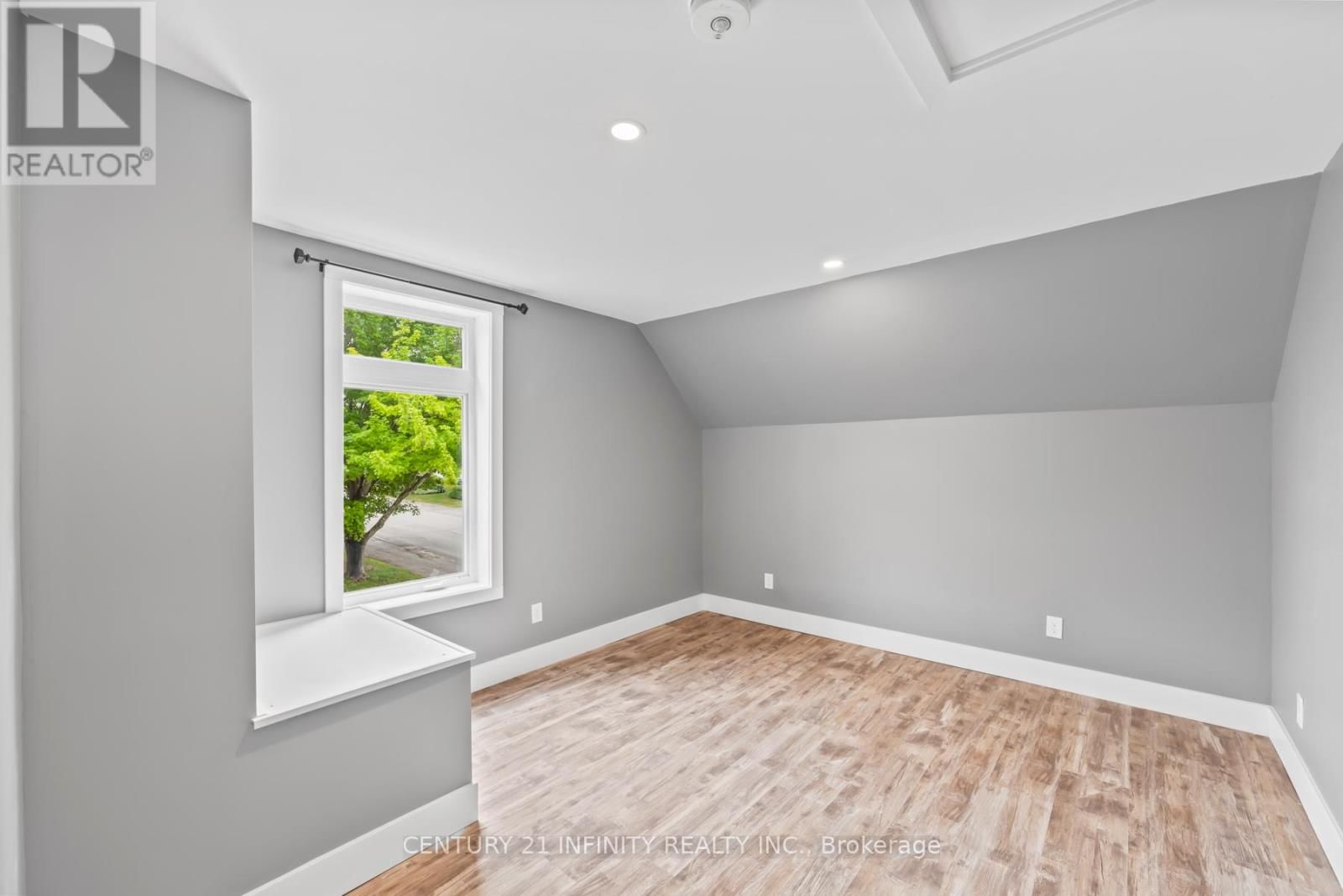 11 CAMPBELL STREET Image 40