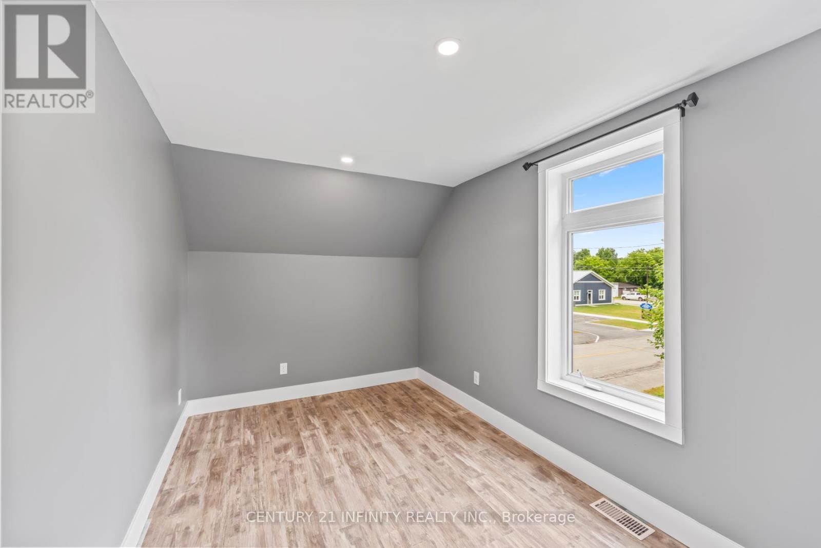 11 CAMPBELL STREET Image 42