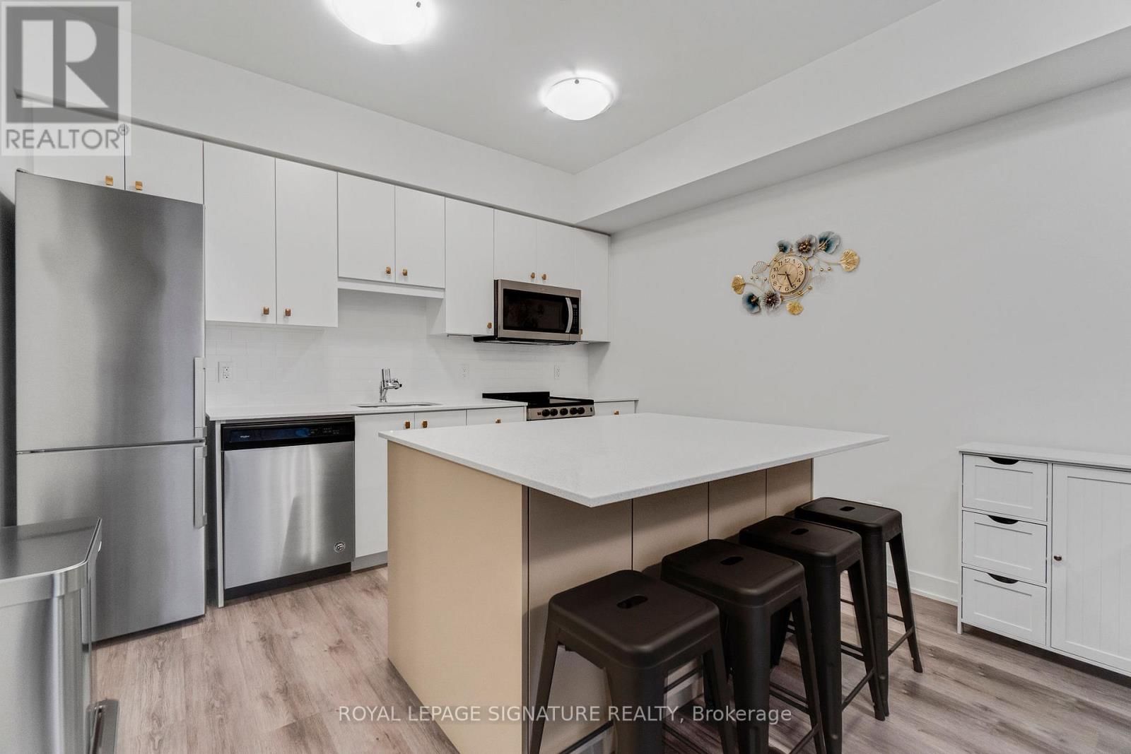 211 - 110 FERGUS AVENUE Image 16