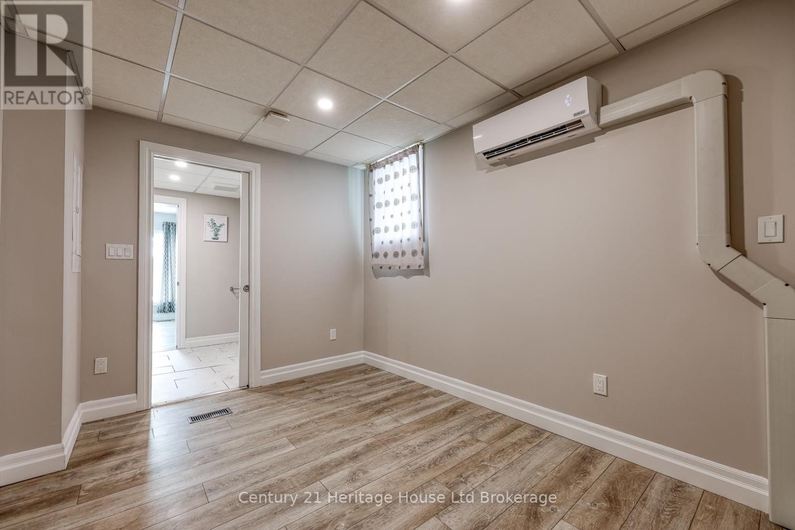 729 HOUNSFIELD STREET Image 29