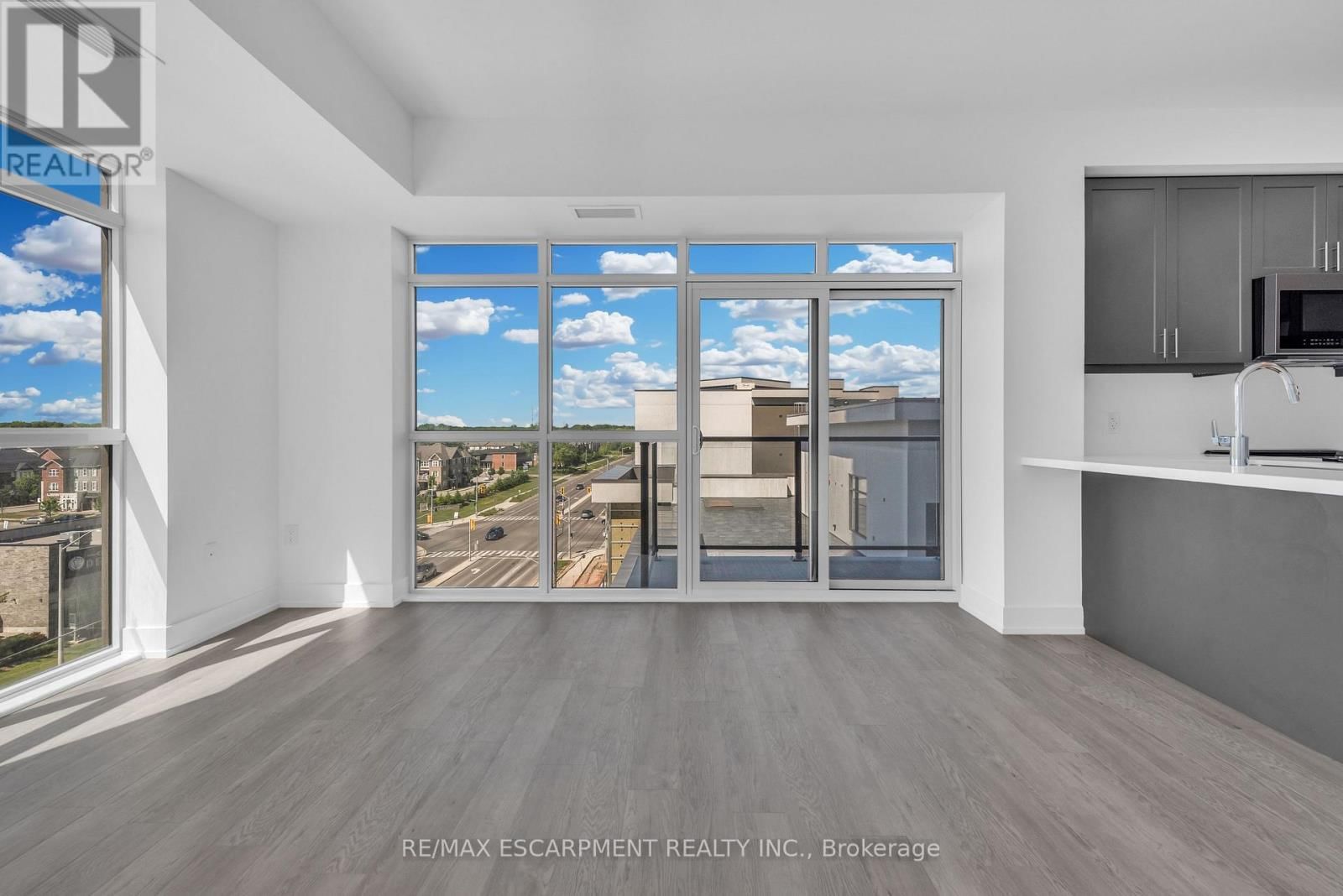 605 - 470 DUNDAS STREET Image 10