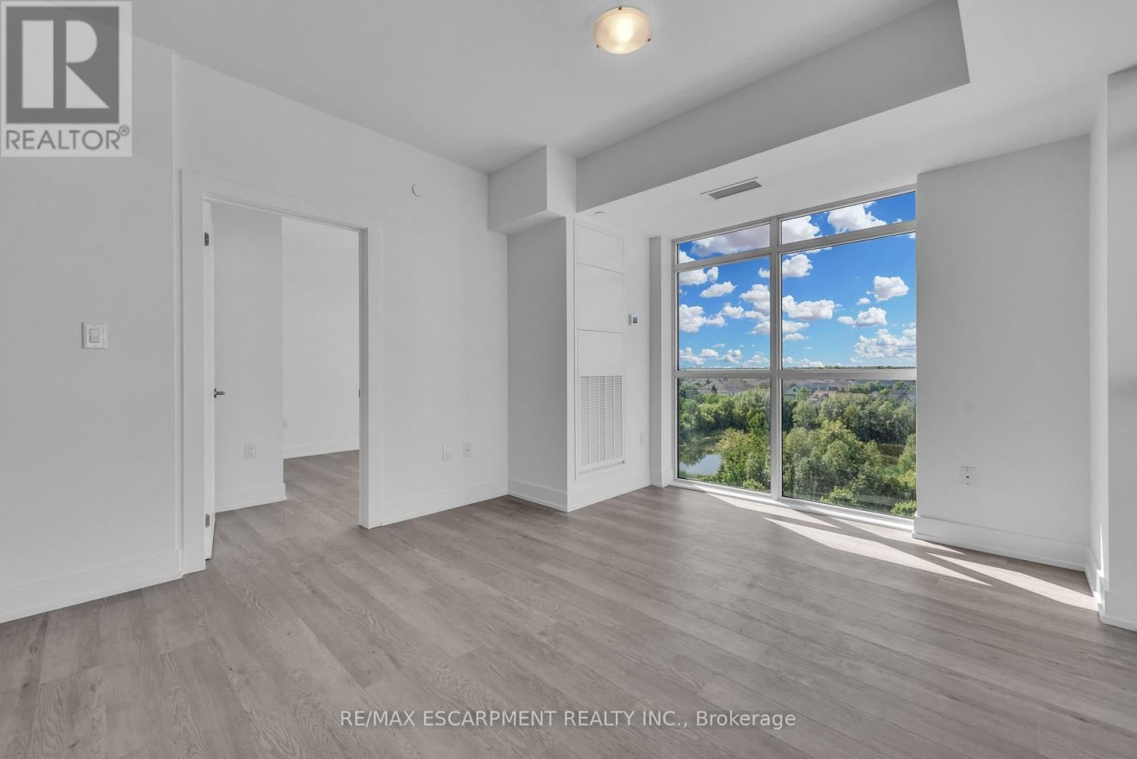 605 - 470 DUNDAS STREET Image 11