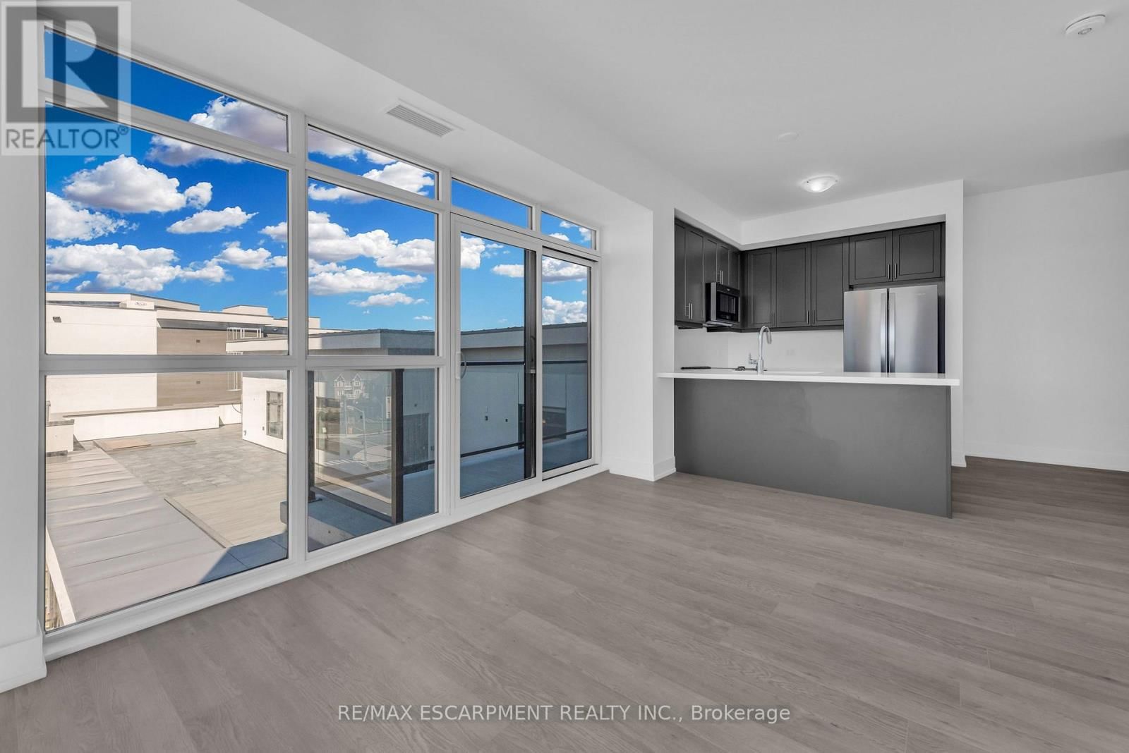 605 - 470 DUNDAS STREET Image 12