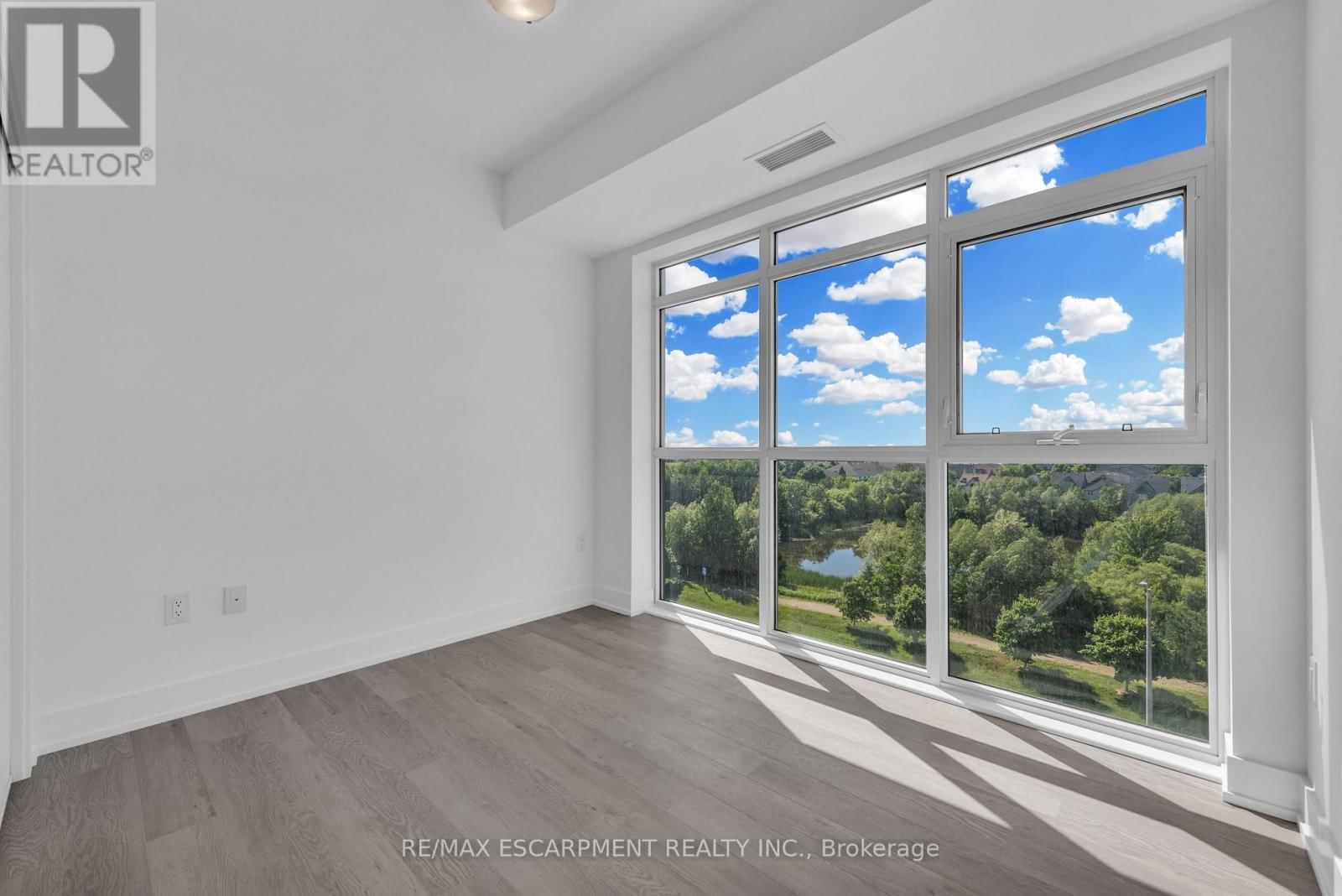 605 - 470 DUNDAS STREET Image 15